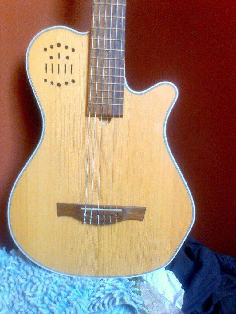 Guitarra Godin Solida Electroacustica Modelo Grand Concert